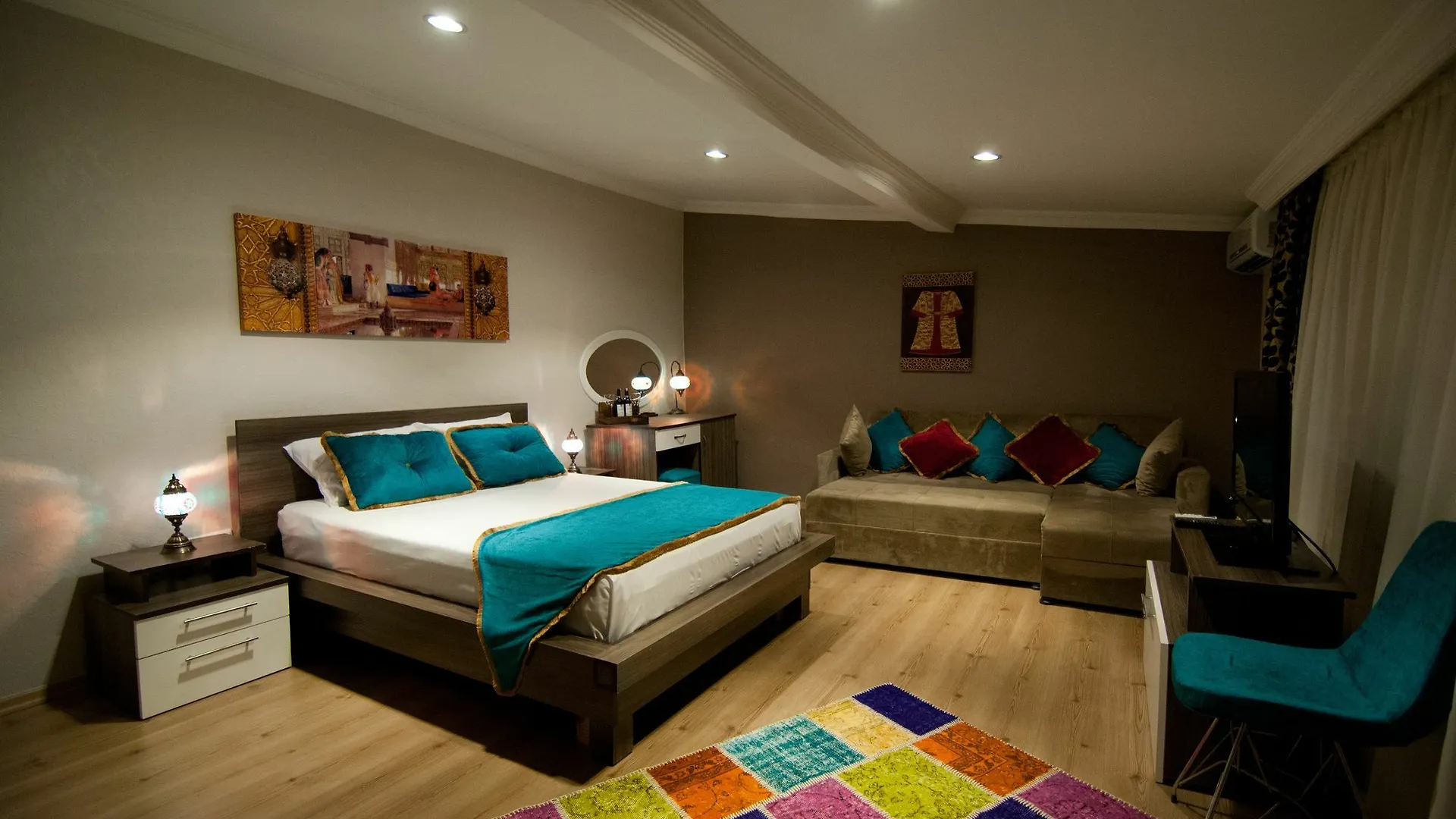 Kamondo Rooms contacts